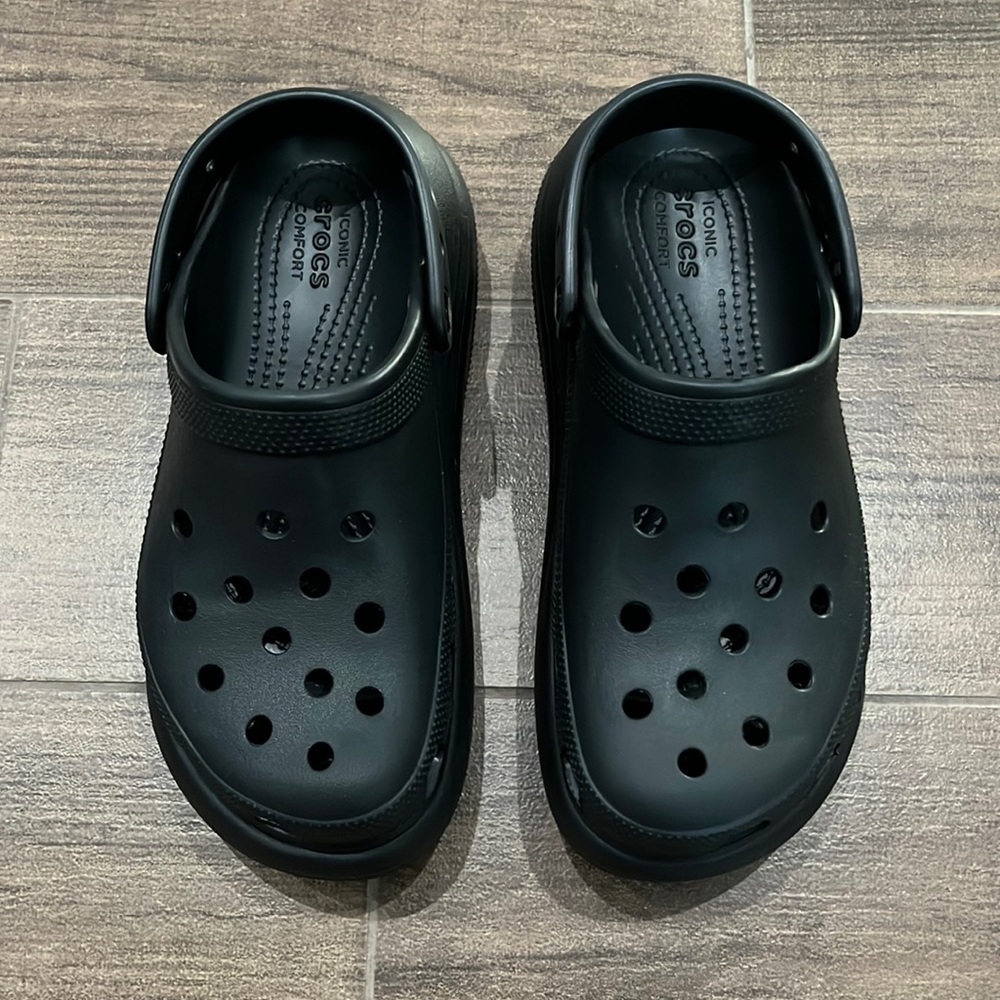 Crocs Iconic  Comfort Black Platform Men Size 6- Women Size 8